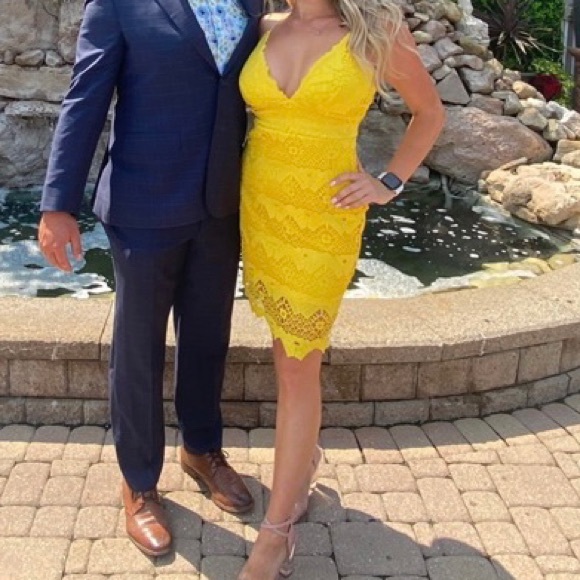 Yellow Lace Lulu’s Dress - Picture 3 of 3